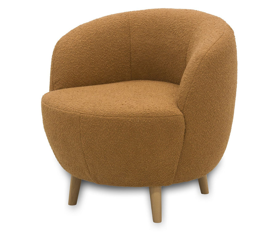 Ein zimtfarbener DOMO Sessel »Ahus« vor einem weißen Hintergrund.