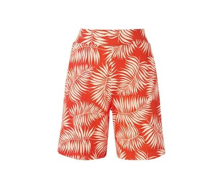 Eine rote, bedruckte Jerseyshorts.