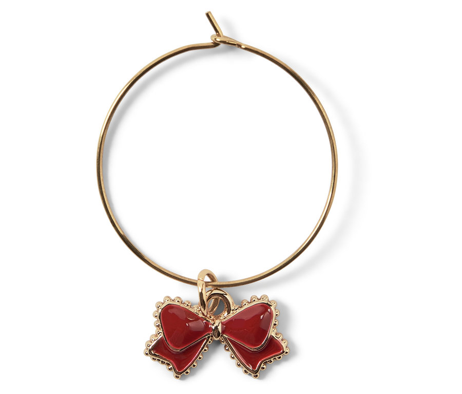 Goldener Creolen-Ohrring mit roter Schleife.