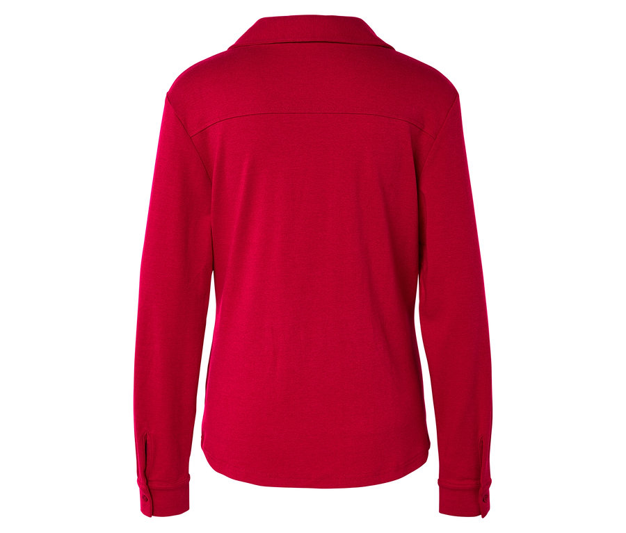 Rückansicht eines roten Langarmhemdes.