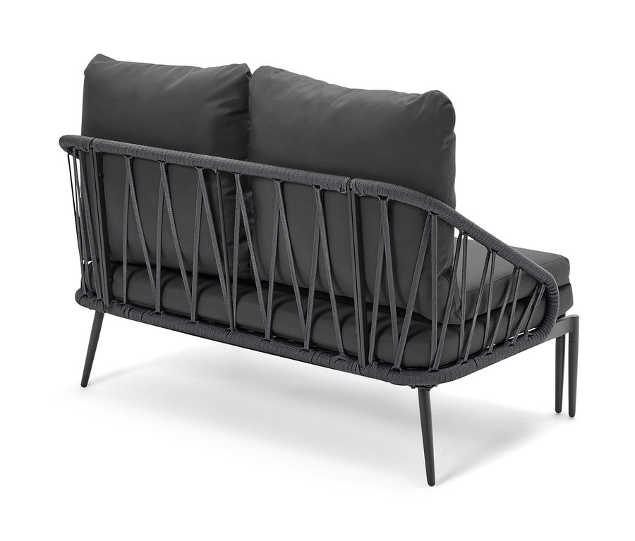 Ausziehbares Lounge-Sofa mit zwei grauen Kissen und grauem Rahmen.