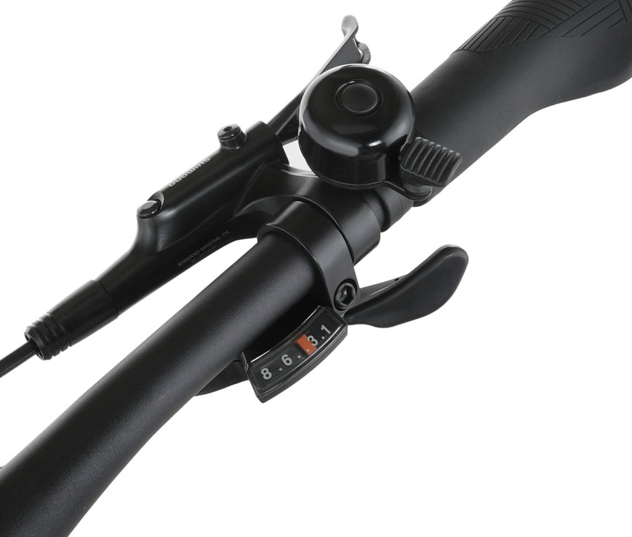 Nahaufnahme des Lenkers eines FISCHER Trekking-E-Bikes TERRA 2.2 ACTIVE (Diamant Rahmen) mit Klingel, Bremshebel und Gangschaltung.