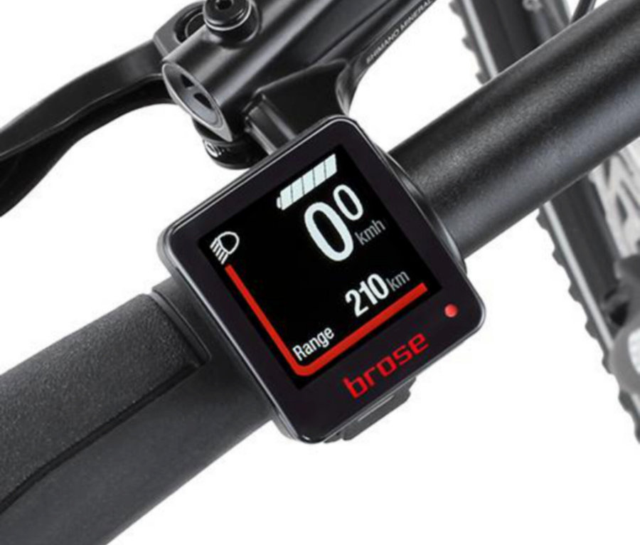 Nahaufnahme des Displays eines FISCHER ATB E-Bike TERRA 6.8i ULTIMATE, 55 cm, das auf dem Lenker montiert ist und Informationen wie Geschwindigkeit und Akkustand anzeigt.