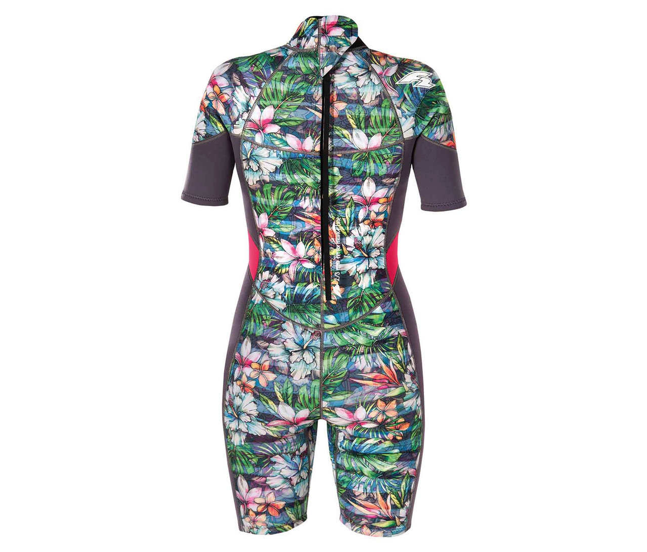 Der F2 Damen-Neoprenanzug »Happiness Shorty«, 3/2 mm mit Blumenmuster, grauem Ärmel und pinken Seiten ist von hinten zu sehen.