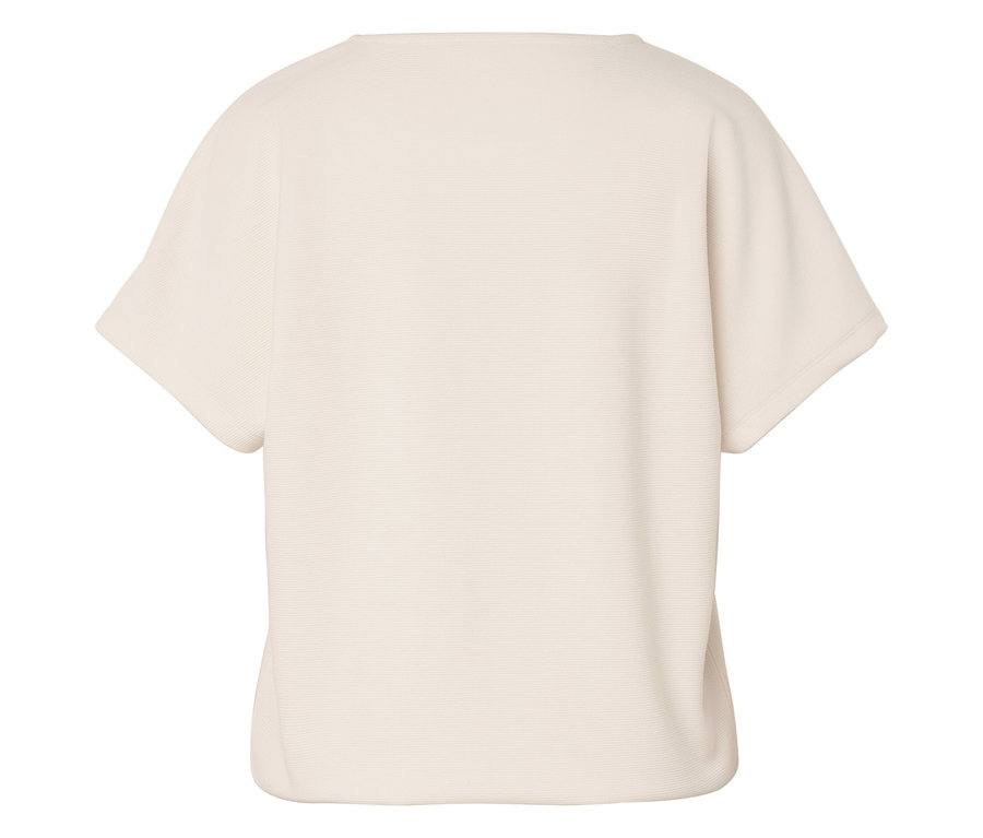 Nahaufnahme eines elfenbeinfarbenen T-Shirts mit kurzen Ärmeln.