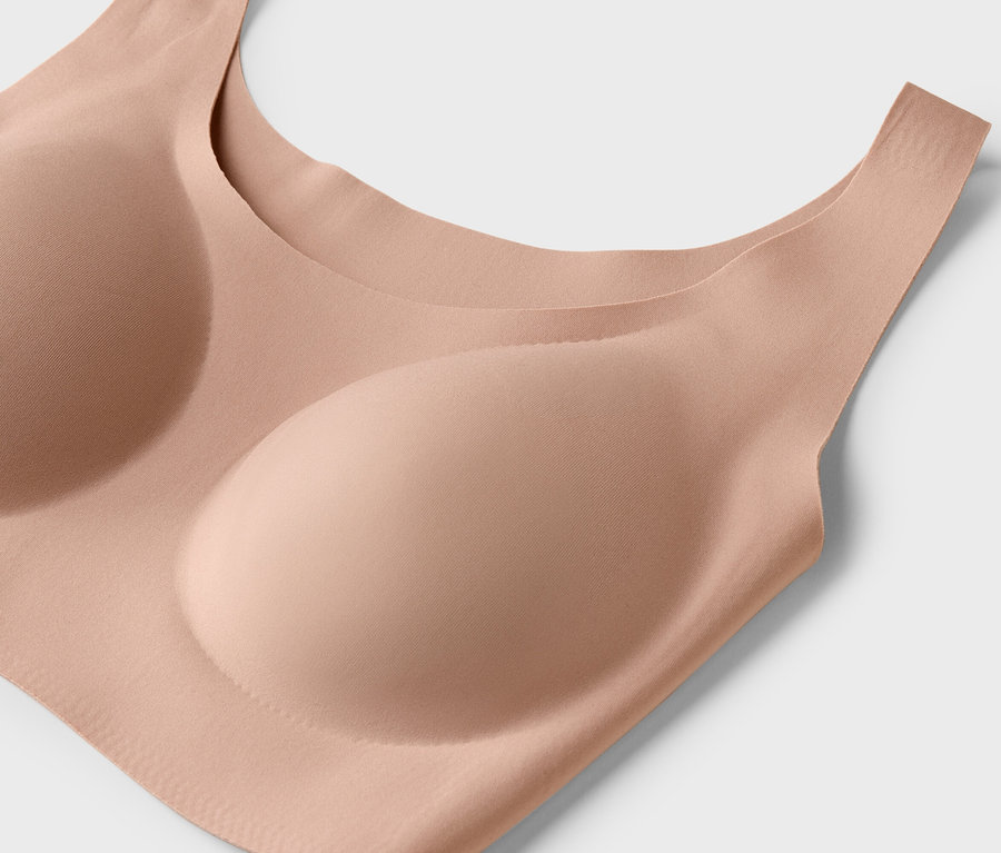 Nahaufnahme eines hautfarbenen BHs.