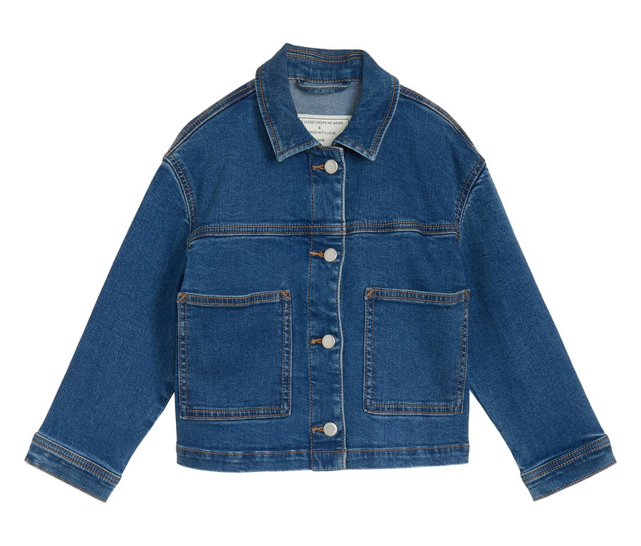 Die Tom Tailor Kinder-Basic-Jeansjacke ist blau und hat silberne Knöpfe, zwei Brusttaschen und einen Kragen.