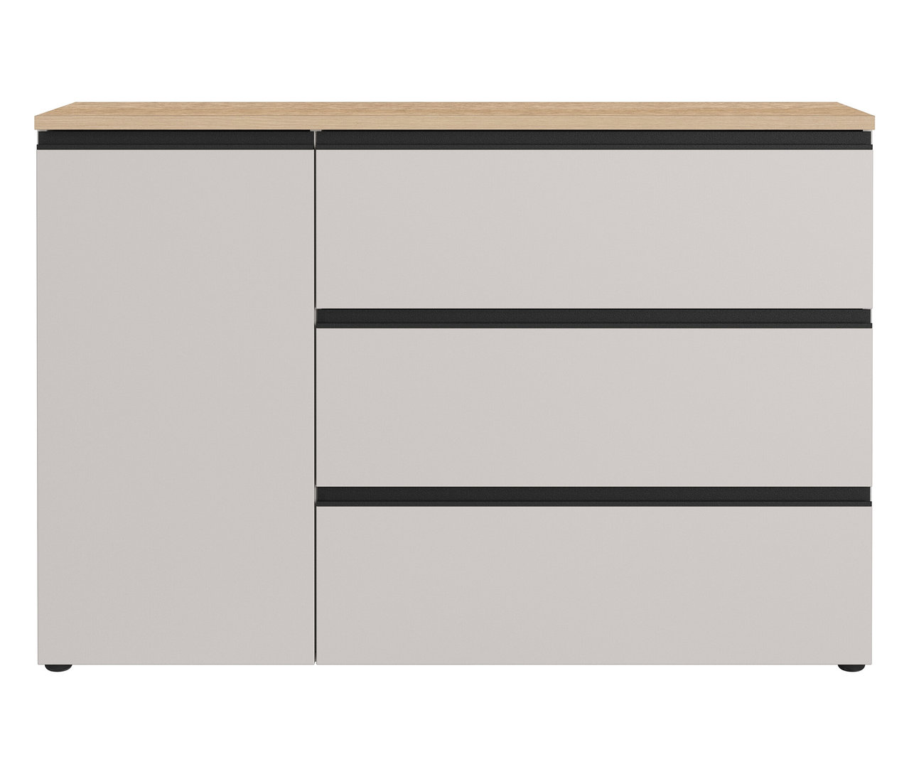Die große »Cormano« Kommode hat eine helle Holzplatte, eine Tür links und drei Schubladen rechts mit schwarzen Griffen.