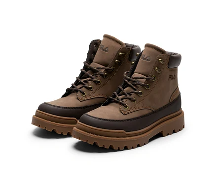 Zwei braune FILA Monte Herren Outdoorschuhe mit Schnürsenkeln und robuster Sohle.