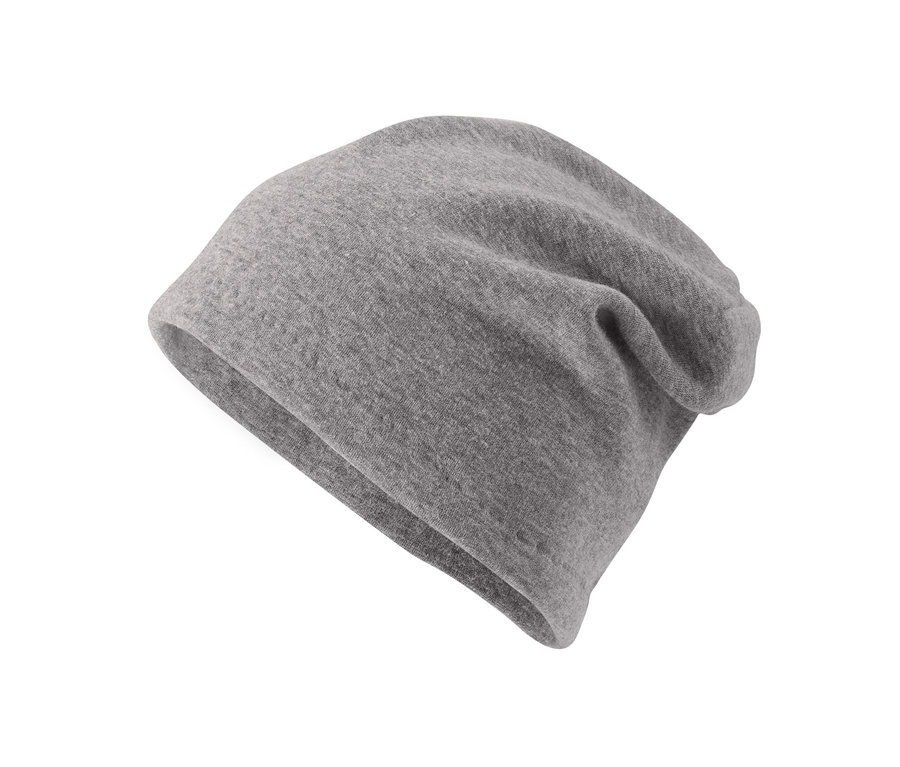 Graue Sweatmütze auf weißem Hintergrund.