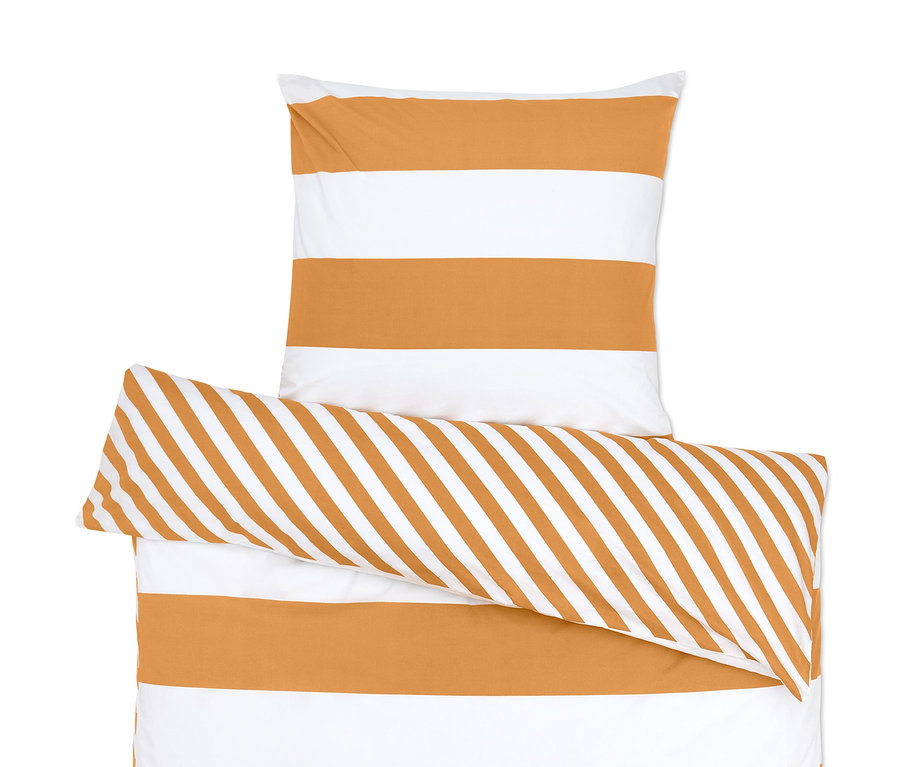 Draufsicht eines Bettwäsche-Sets mit orangefarbenen und weißen Streifen.