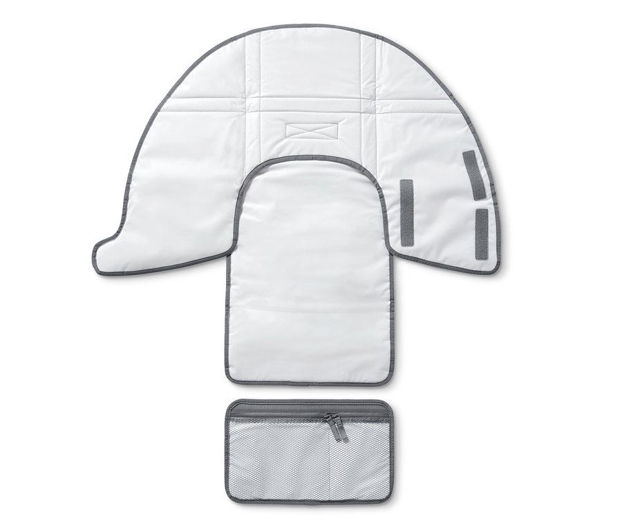 Eine weisse 2-in-1: mobile Wickelunterlage mit grauem Rand und Tasche auf weissem Hintergrund.