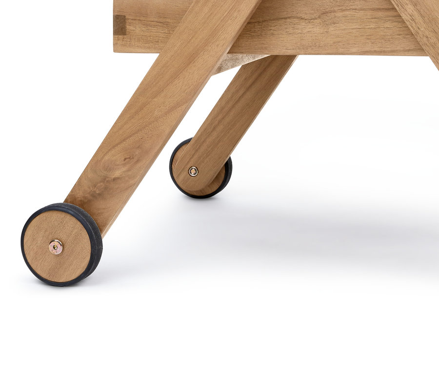 Detailaufnahme von Rädern des kleinen Grillwagens »Lenja«.