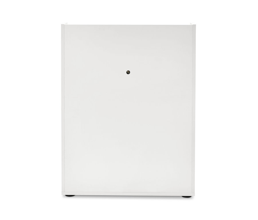 Weißes Stufenregal.