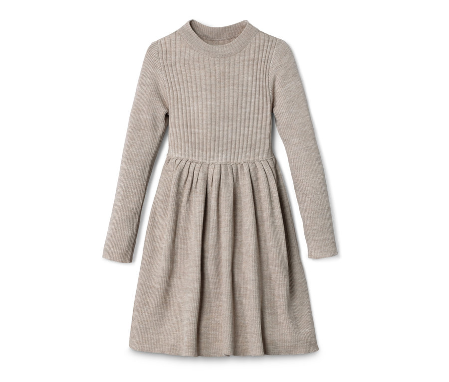 Ein beiges, geripptes Kleid aus RWS-Wolle mit langen Ärmeln.
