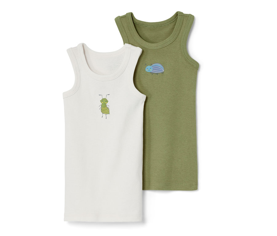 Zwei Kleinkind-Unterhemden, eines weiß mit Käfer-Print, eines grün mit Käfer-Print.
