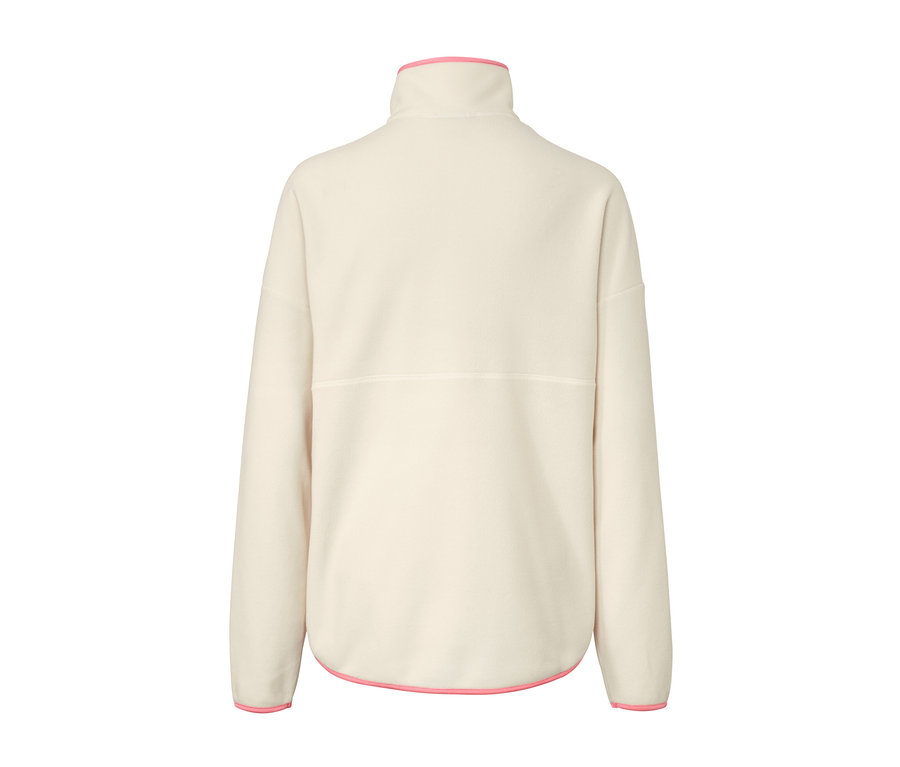 Ein cremefarbener Fleecepullover mit Knopfleiste und pinkfarbenen Akzenten.