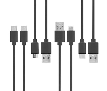 Schwarze Ladekabel mit verschiedenen Anschlüssen.