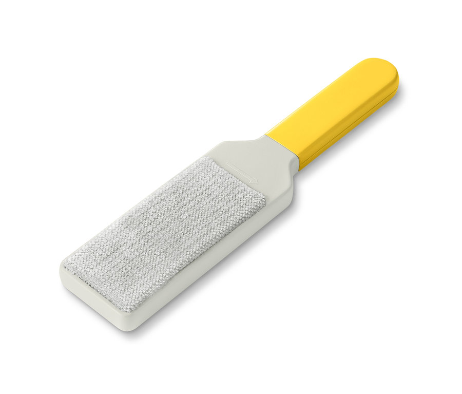 Eine Kleiderbürste mit gelbem Griff.