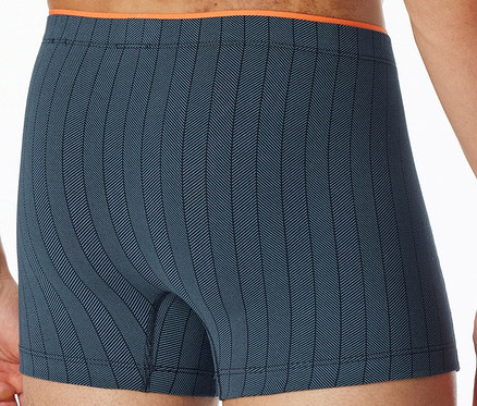 Mann posiert in SCHIESSER Slipboxer.