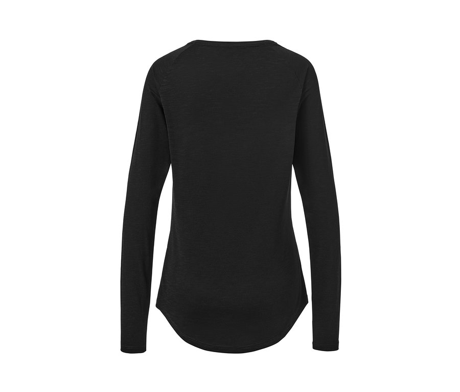 Schwarzes Langarm-Sportshirt.