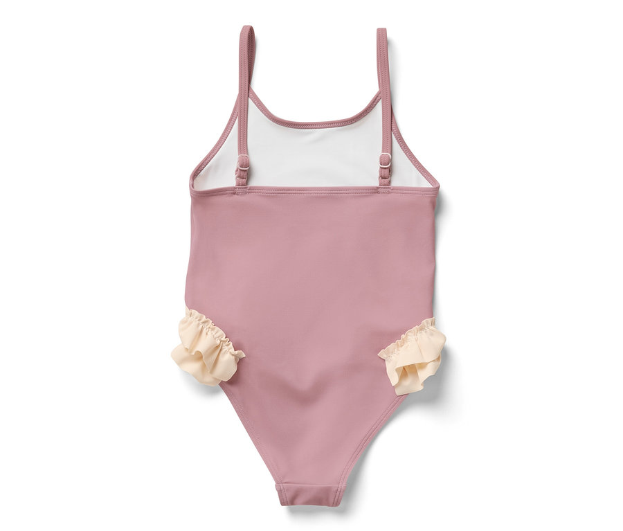 Rosa Kinder-Badeanzug mit Rüschen auf weißem Hintergrund.