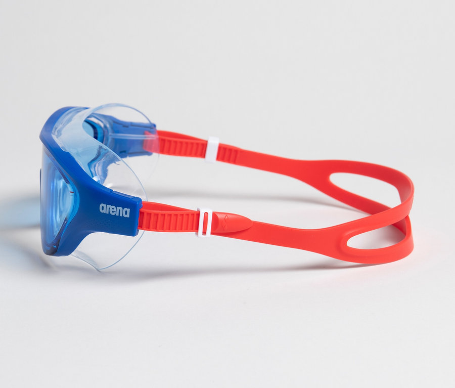 Eine blaue arena Junior Kinder-Schwimmbrille The One Mask liegt auf einem weißen Hintergrund.