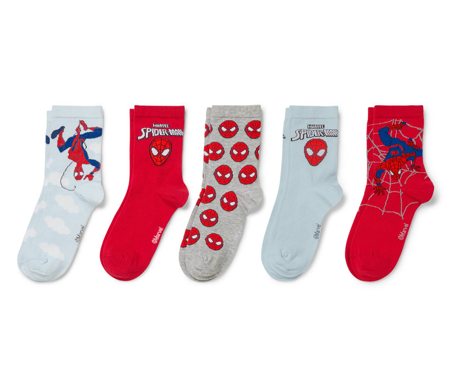 Fünf Paar Spiderman-Socken in den Farben Hellblau, Rot und Grau.