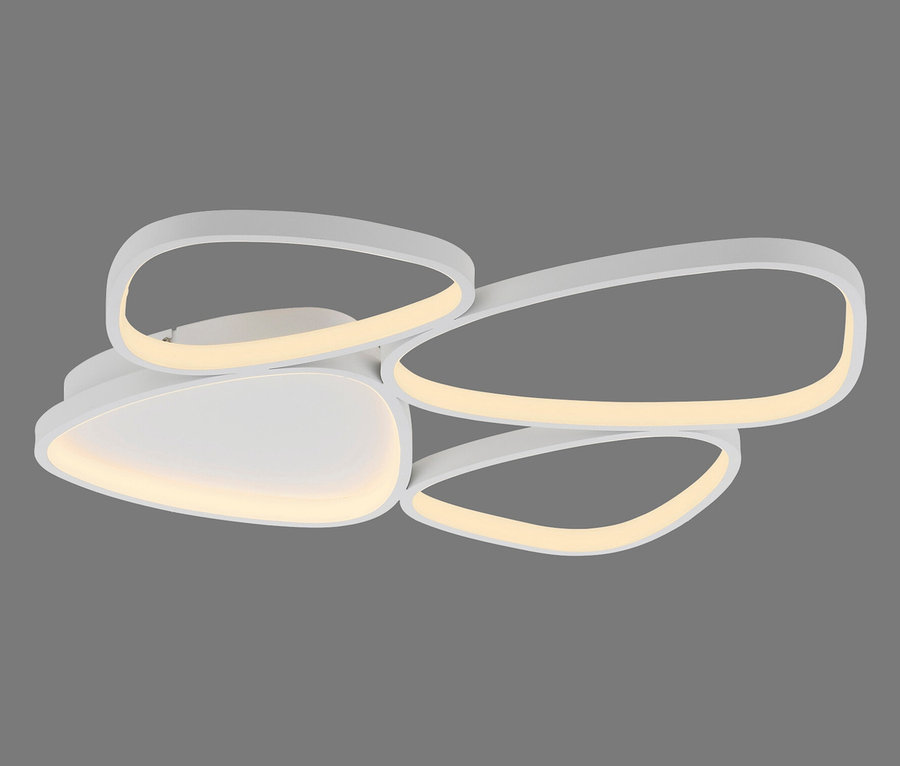 Nahaufnahme der SCHÖNER WOHNEN-Kollektion Deckenleuchte »Pebbles«, kurz, mit fünf weißen, unregelmäßig geformten Elementen und warmem Licht.