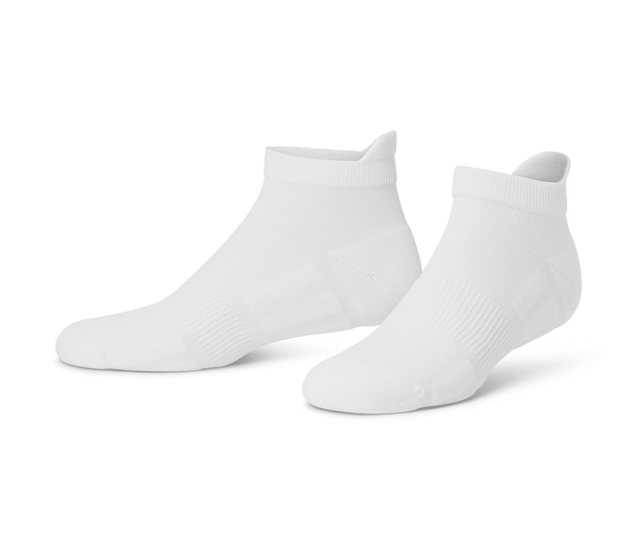 Zwei weiße 3 Paar Funktions-Sportsocken.