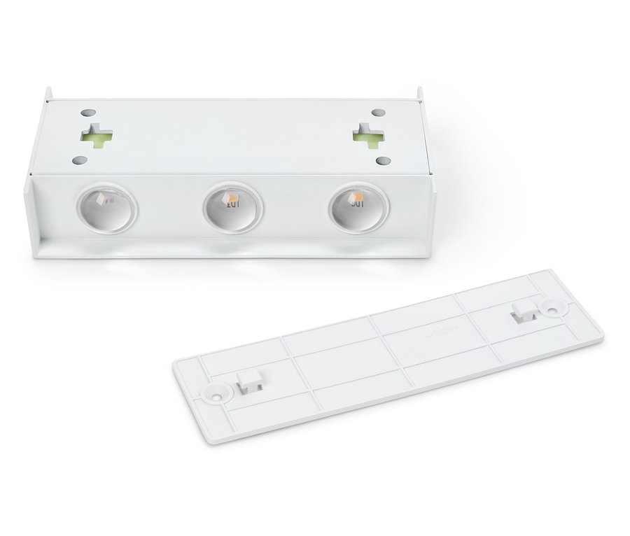 Eine weiße Unterschrankleuchte mit drei Glühbirnen und einer weißen Abdeckung.