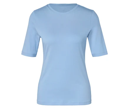 Ein hellblaues T-Shirt mit kurzen Ärmeln.