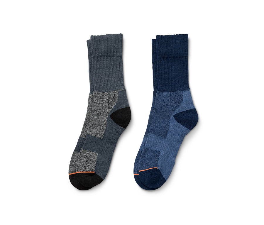 Zwei Paar Trekking-Socken mit Merinowolle, ein Paar grau und ein Paar blau.