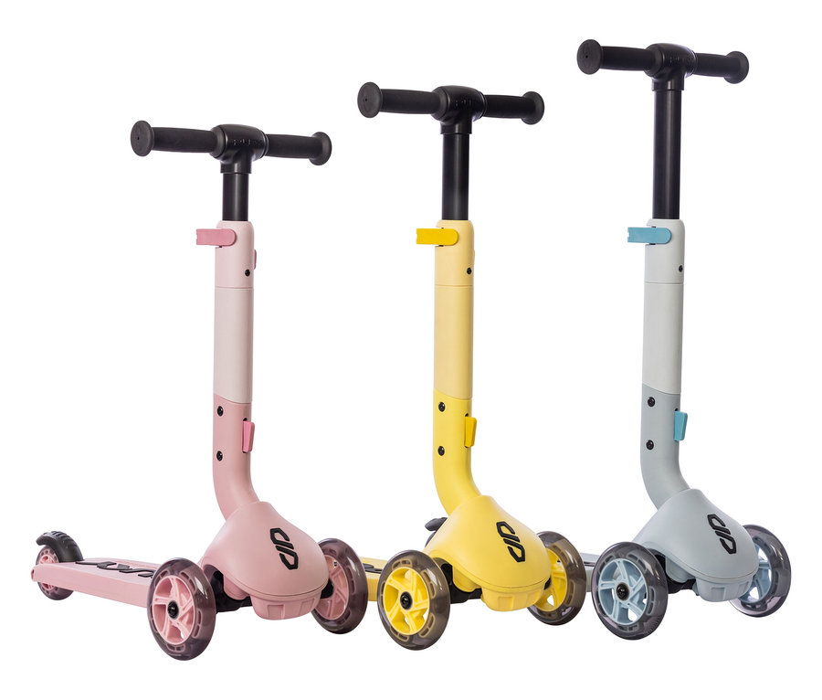 Drei PUKY Roller PUSH in Rosa, Gelb und Grau stehen nebeneinander vor einem weißen Hintergrund.