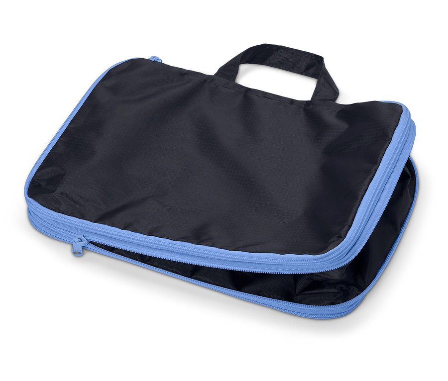 Schwarze, rechteckige Reisetasche mit hellblauem Reißverschluss und Griff, teilweise geöffnet.