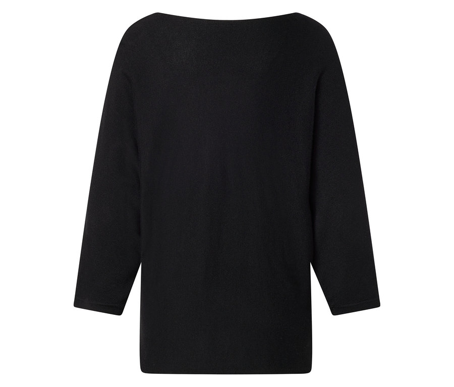 Schwarzer Pullover mit U-Boot-Ausschnitt und Dreiviertelärmeln.