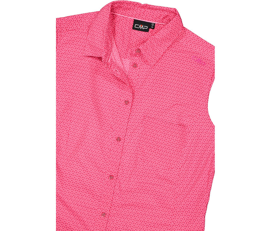 Nahaufnahme eines pinkfarbenen, gemusterten CMP-Hemds mit Knopfverschluss.