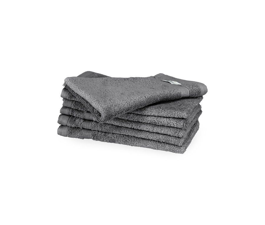 Stapel aus 6 anthrazitfarbenen SCHÖNER WOHNEN-Kollektion Cuddly Gästehandtüchern.