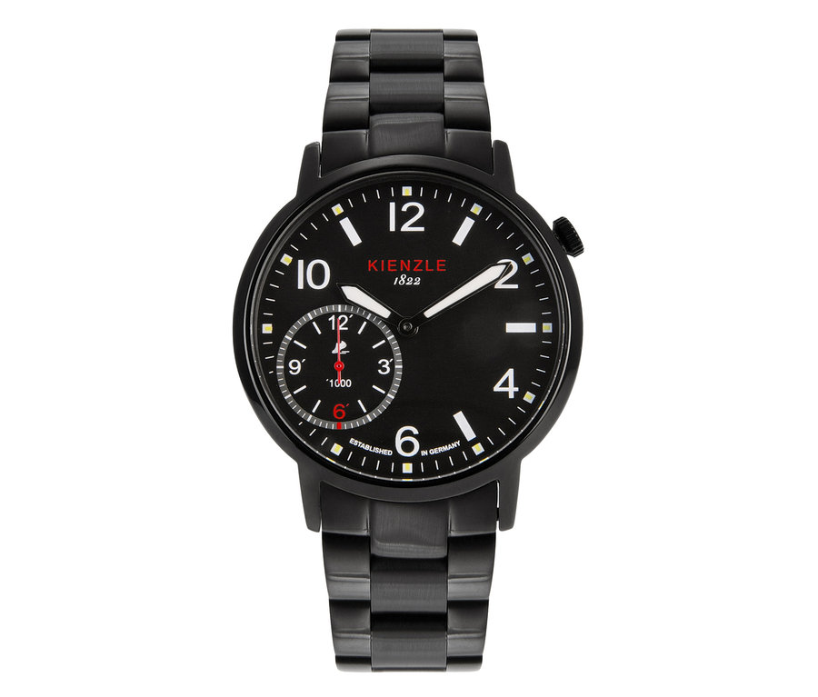 Schwarze Kienzle Armbanduhr mit schwarzem Zifferblatt, weißen Zeigern und Stundenmarkierungen sowie einem Hilfszifferblatt.