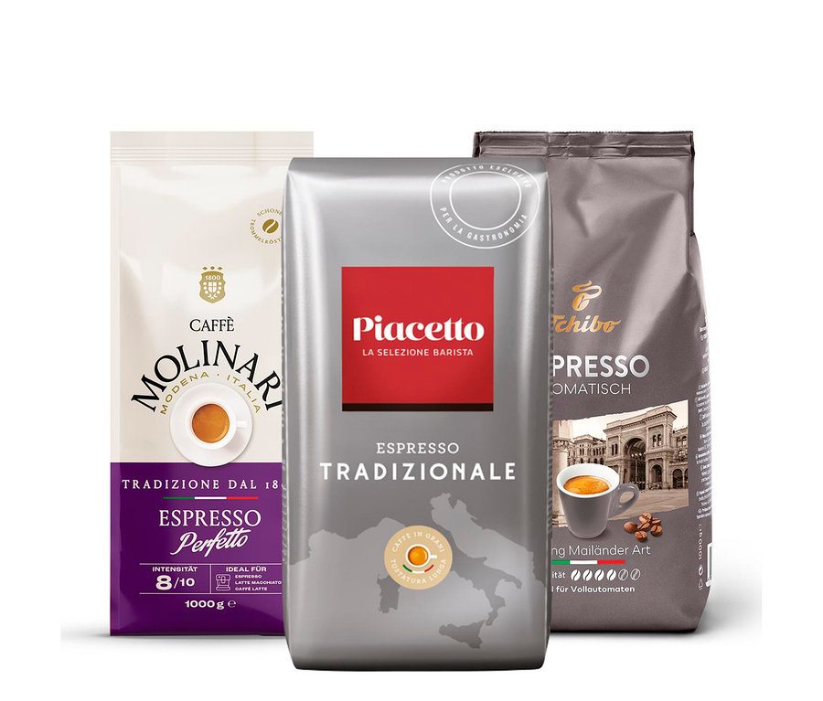 Drei Packungen verschiedener Espresso-Kaffeesorten stehen nebeneinander. Zu sehen ist das Probierset "Italienischer Genuss" - 3 x 1 kg Ganze Bohne.