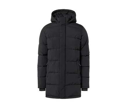Schwarze lange Steppjacke mit Kapuze, verdecktem Reißverschluss und zwei seitlichen Reißverschlusstaschen.
