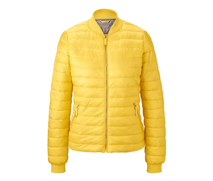 Gelbe Steppjacke mit Reißverschluss.