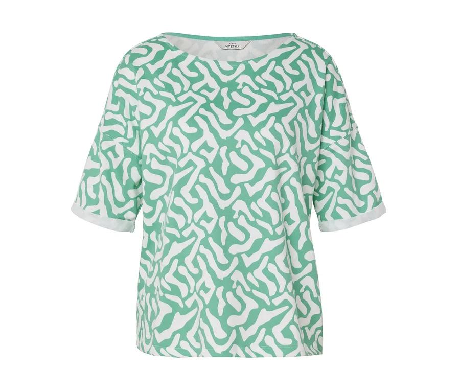 Ein grünes und weißes T-Shirt mit abstraktem Muster liegt flach.