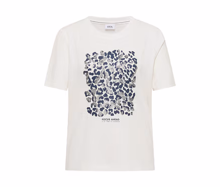 Weißes CECIL Jerseyshirt mit blau-grauem Leopardenmuster und 'FOCUS AHEAD' Schriftzug.