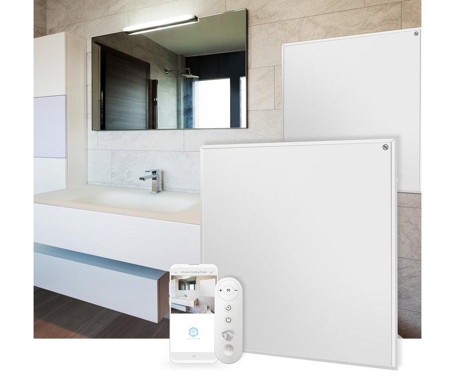 Modernes Badezimmer mit Waschbecken, Spiegel und zwei weißen, rechteckigen Infrarot-Heizpaneelen an einer gefliesten Wand. Ein Smartphone zeigt eine Heizpaneel-App neben einer weißen Fernbedienung.