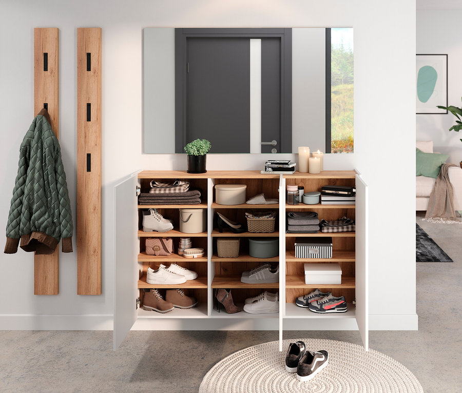 Offener, weißer Mehrzweckschrank »Libbiano« mit Schuhen und Accessoires.