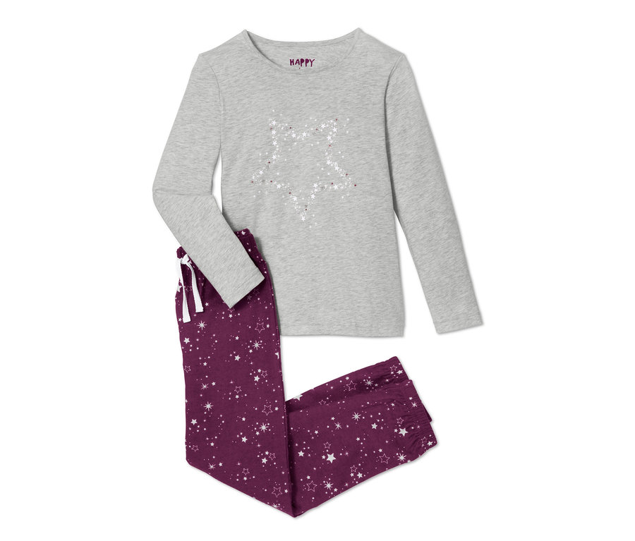 Grauer Pyjama mit langen Ärmeln und bordeauxfarbener Hose mit Sternenmuster.