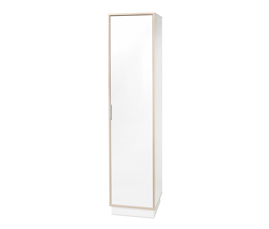 Ein schmaler Universalschrank mit einer weiß lackierten Tür und einem silbernen Griff.