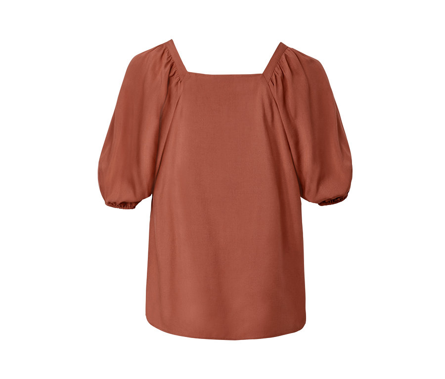 Eine Bluse mit kurzen Puffärmeln und einem eckigen Ausschnitt.