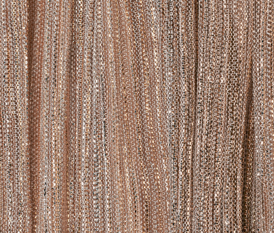 Detailansicht eines beigen Plisseerocks.